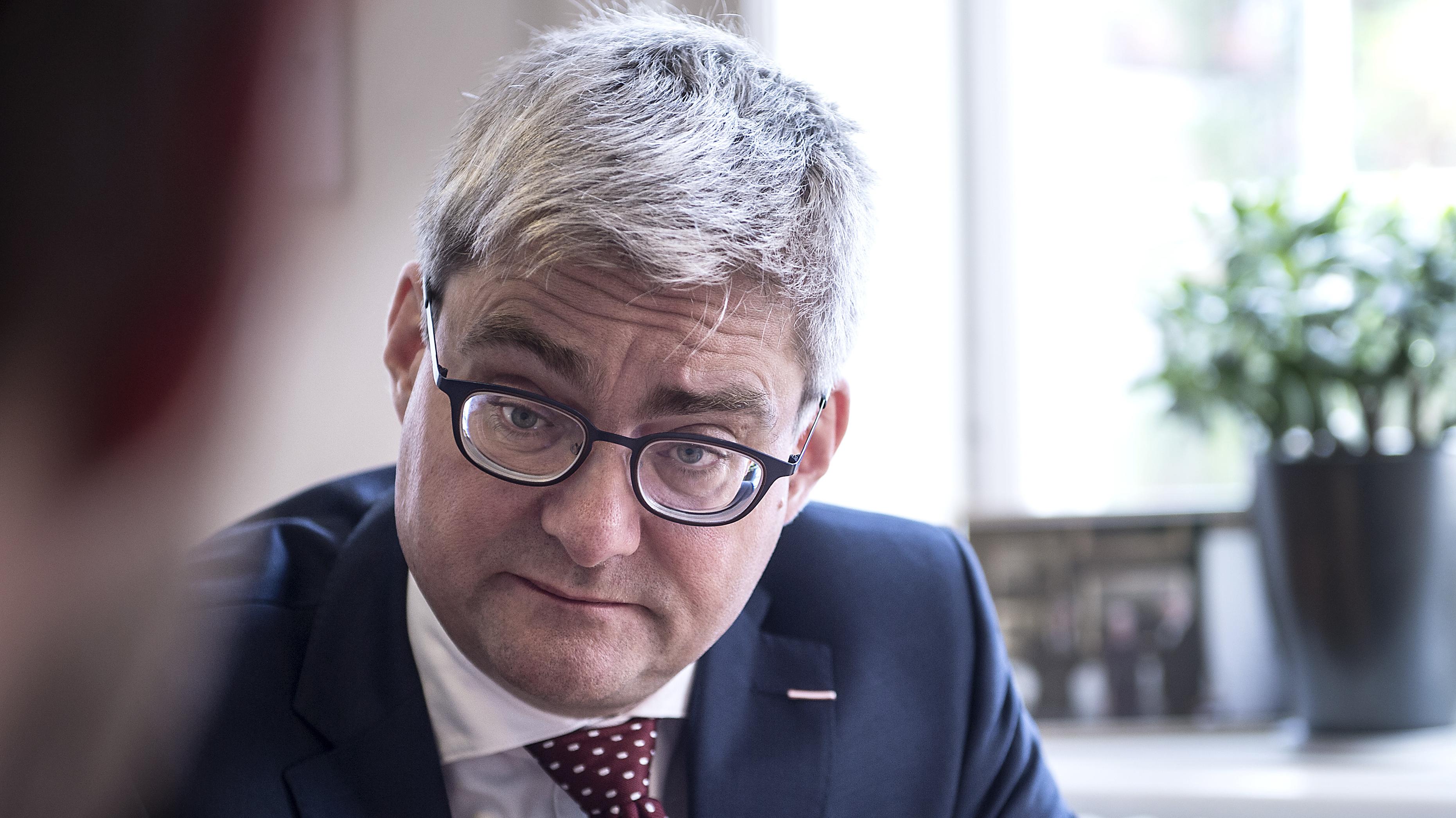 annonceliht søren pind adskilt annonceliht søren pind adskilt